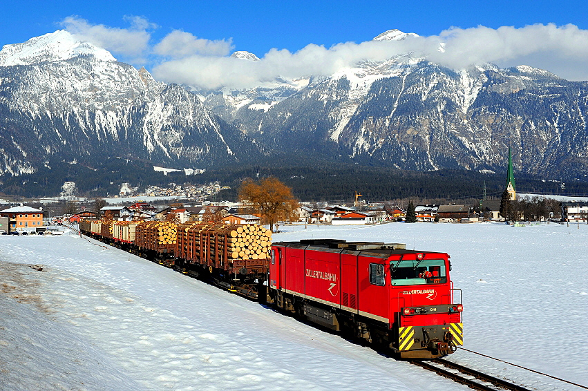 -007 ZB Güterzug bei Strass i. Zillertal 18.02.2012 foto herbert rubarth