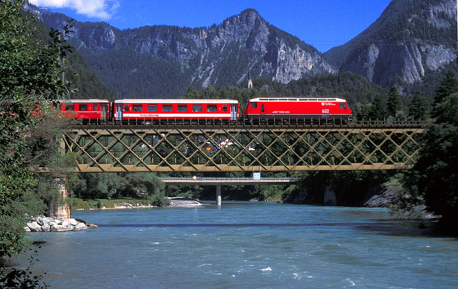 k-001 Albulabahn Ge 4.4 III. Brücke über den Vorderrhein bei Reichenau Tamins 31.07.2000 foto herbert rubarth