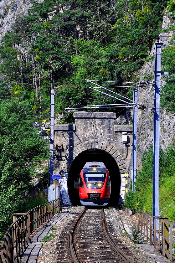 k-002. ÖBB Talent Tunnel an der Wand I. Ri. Innsbruck VA Tirol