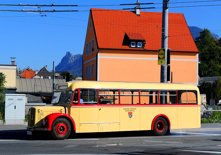 k-016 Hist. Saurer Bus Salzburg- Itzling 01.10.2011 hr