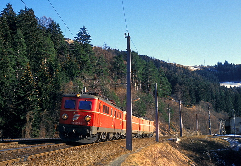 k-BB006 BR1110.009-6 Lokzug bei Patsch 13.02.1993 foto johannes schmoll