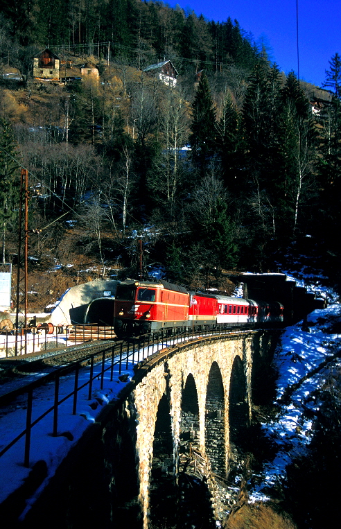k-Tauernbahn 1044.078 & 1044 Laskitzer Viadukt 11.03.1999 foto christoph posch s. hr