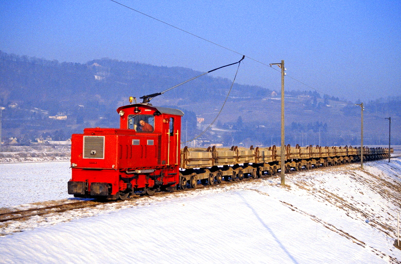 k-105. IC22. Lok Heidi mit Ka. beim Zollamt Lustenau 04.02.1998 rk 